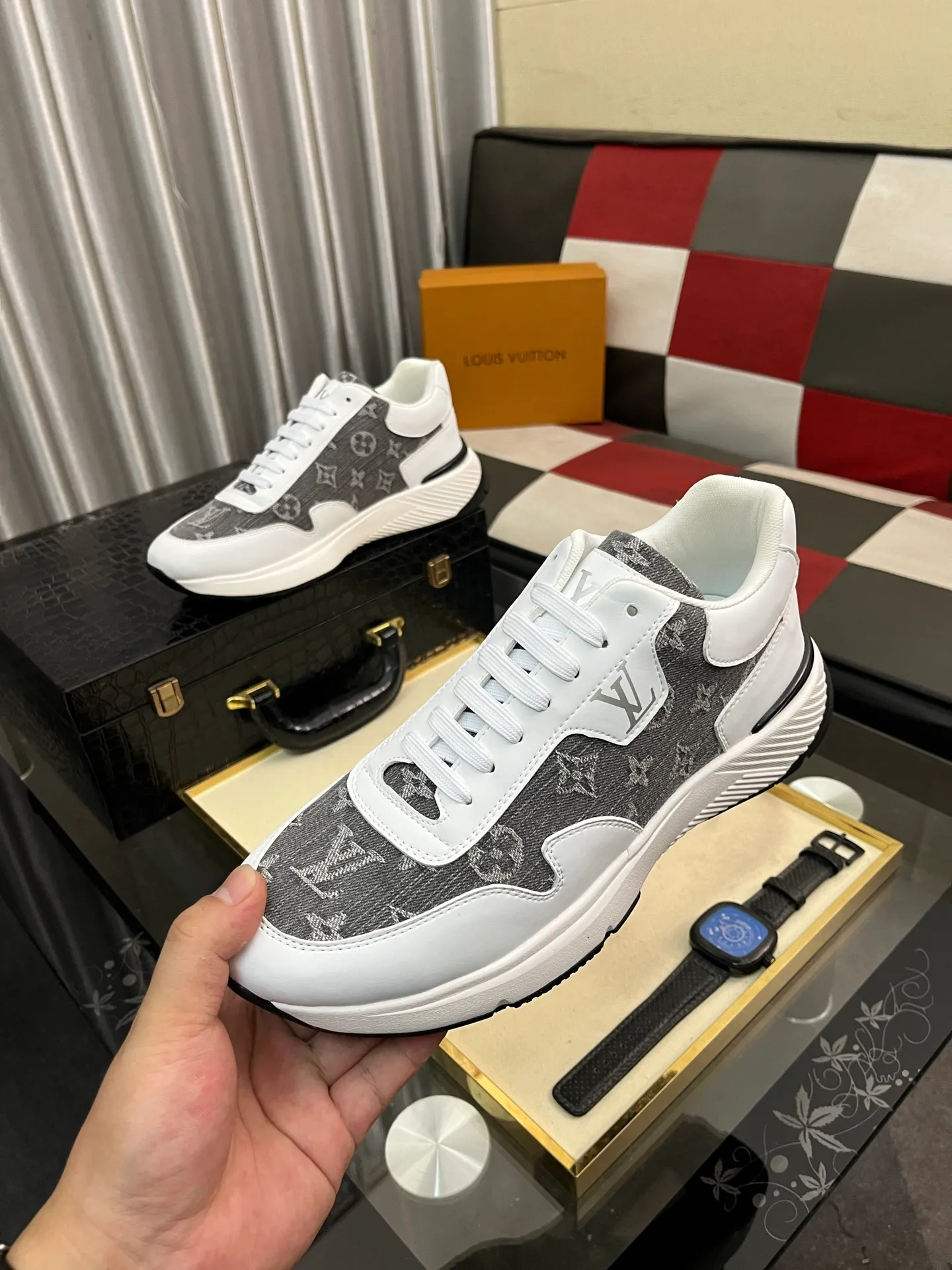 Men's shoes 💰458⌚️⌚️【LOUlS VUlTTON】Louis Vuitton ~ unique and casual style. LV counter purchasing 🏃casual shoes😍😍 are on sale at the men's counter at the same time. Italian imported brands select top-layer Italian cowhide. 🐑Sheepskin lining (refuses to discolor and grind feet) Sole: Original sole specially provided by the original factory 🎬Better in kind Code number: 38-444⃣️Color selection